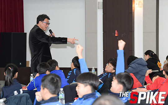 S171201YW158.jpg