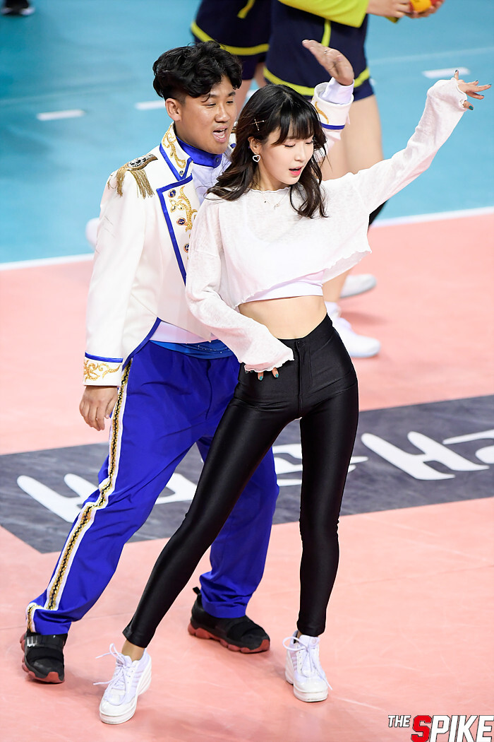 S190214YW0059.jpg