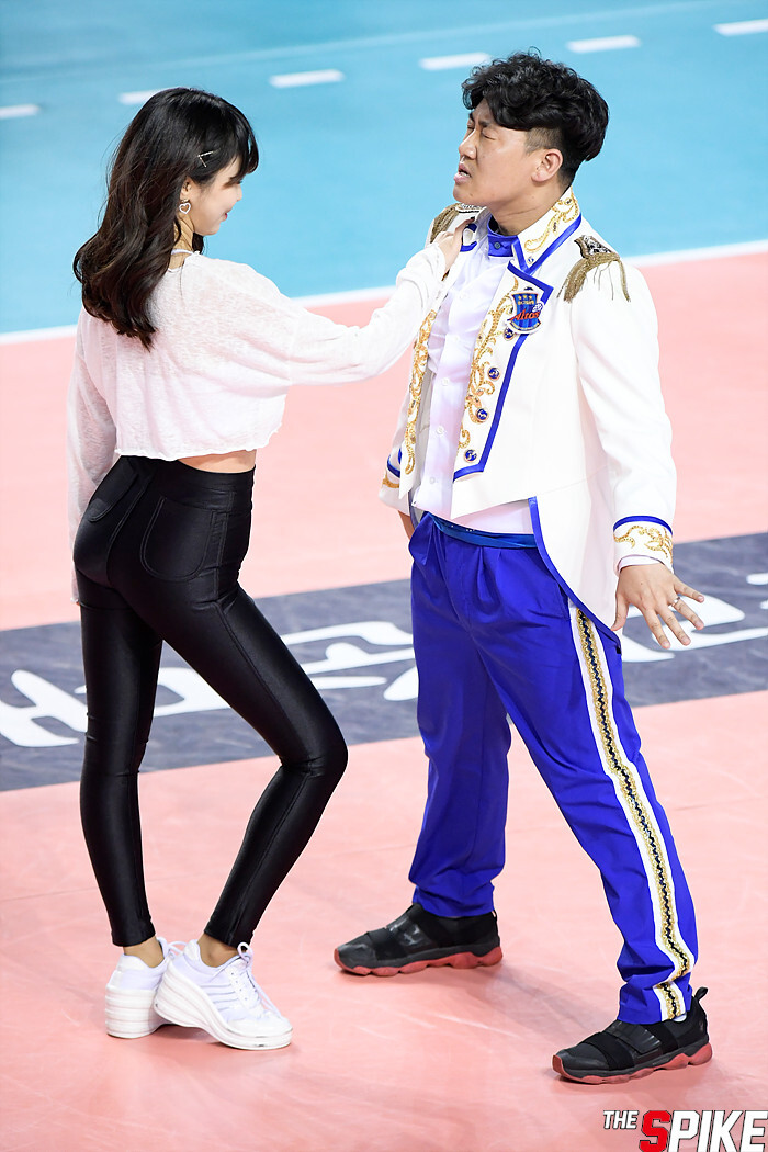 S190214YW0056.jpg