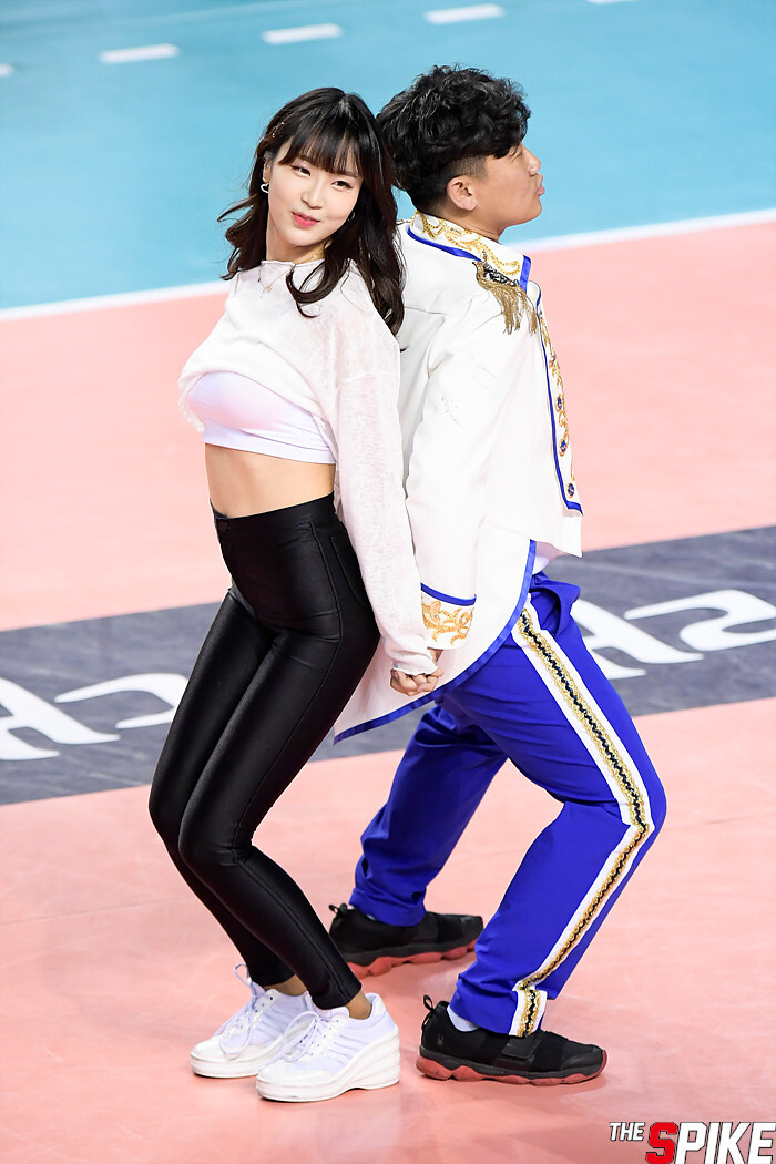 S190214YW0058.jpg