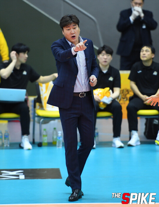 MBJ_2414_2.jpg