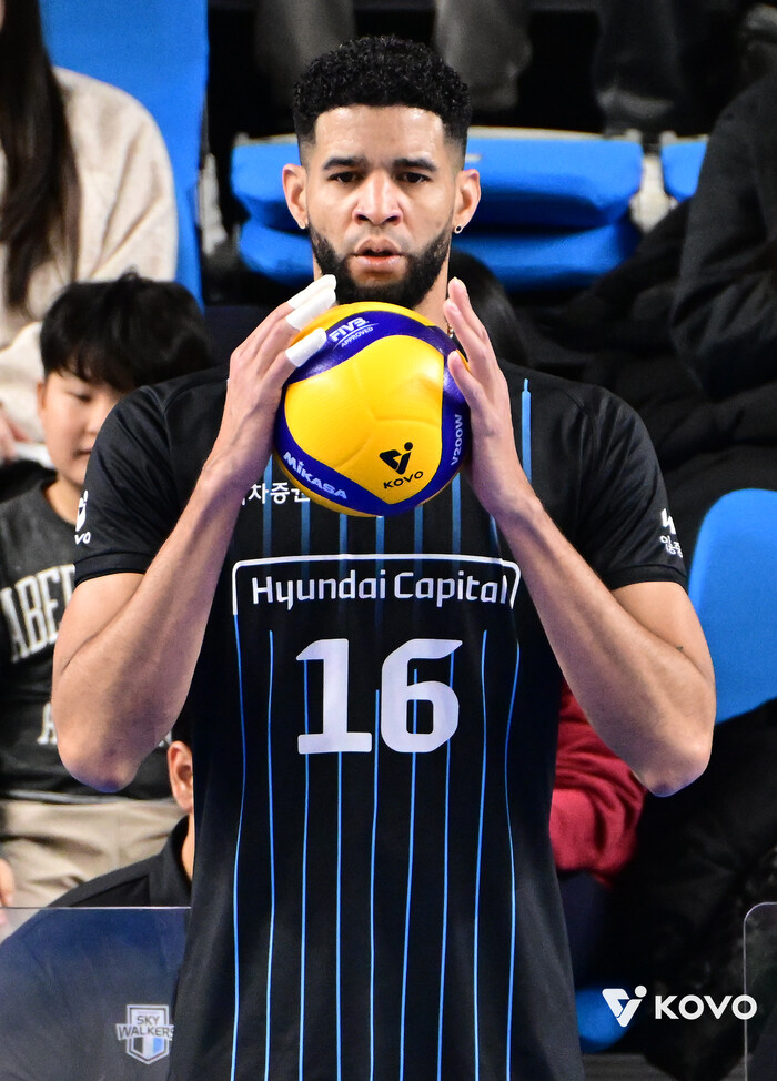 레오·허수봉 40점 합작 현대캐피탈,...