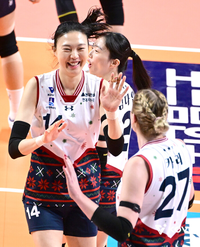 양효진·김희진 높이 우위 현대건설, ...